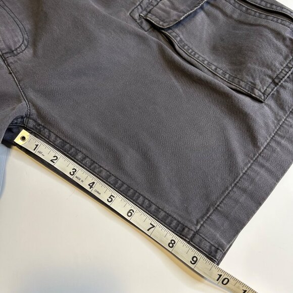 St John's Bay Gray Cargo Shorts Size 34 - Picture 7 of 9
